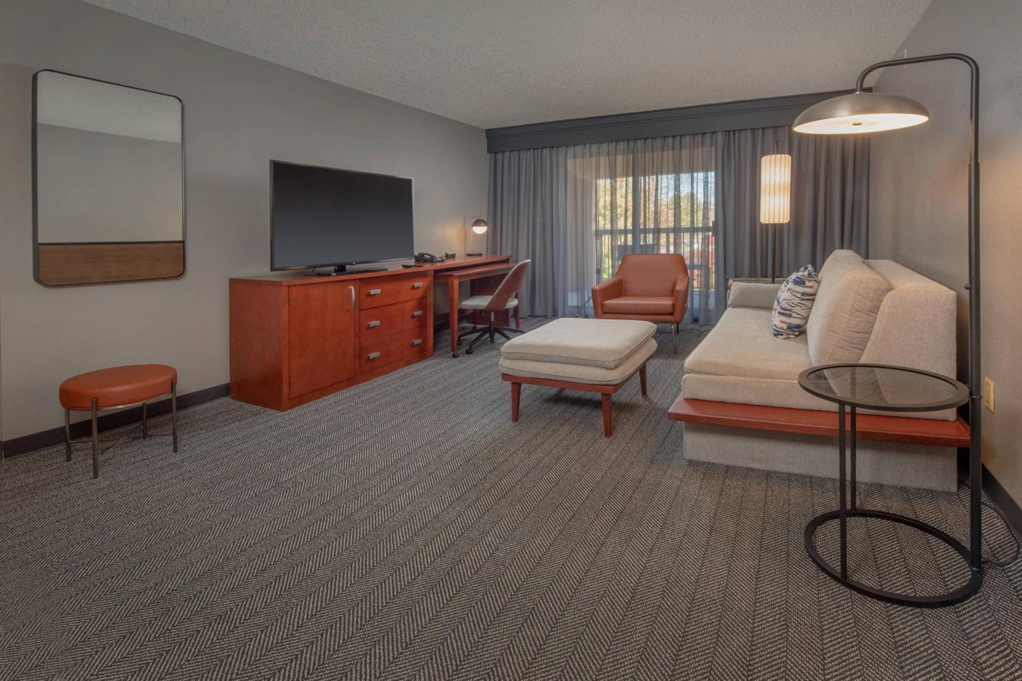 Courtyard By Marriott 3*
