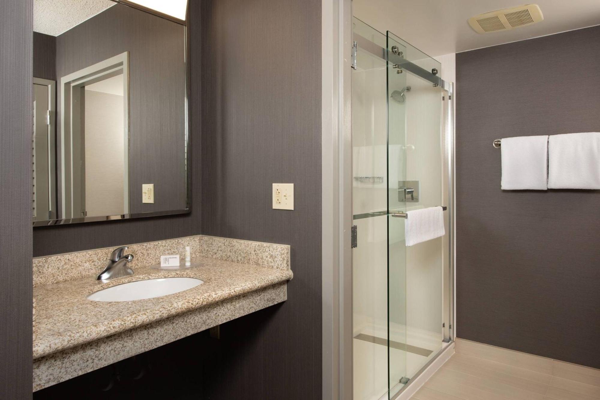 Courtyard By Marriott Hotel 3*